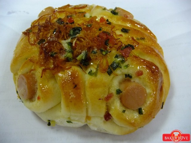 Twisted Wienerwurst Buns