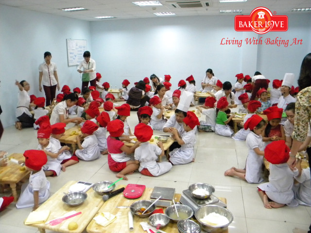 baking for kid he 05
