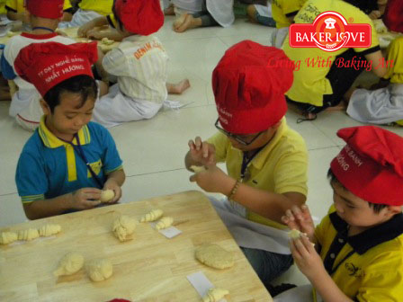 baking for kid he 08