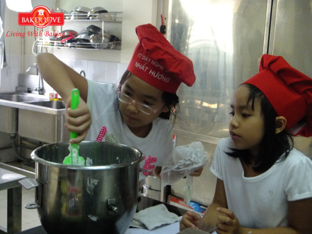 baking for kid he