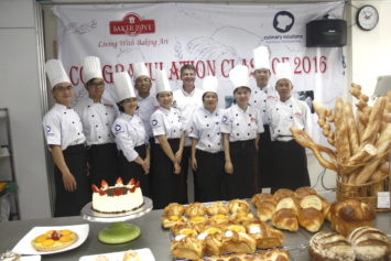 học làm bánh