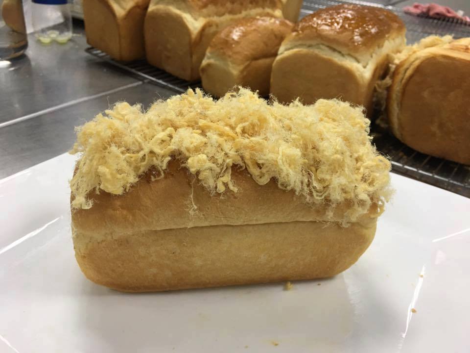 Bánh mì phô mai tan chảy ngon ở Sài Gòn