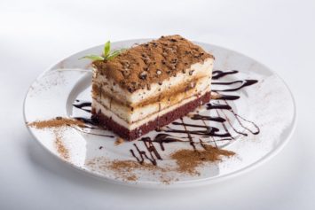 NỮ HOÀNG BÁNH NGỌT VÀ CON ĐƯỜNG CHẠM ĐẾN VINH QUANG