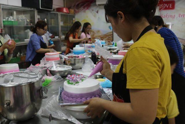 khoa hoc trang tri banh kem ngay 8 thang 3 0