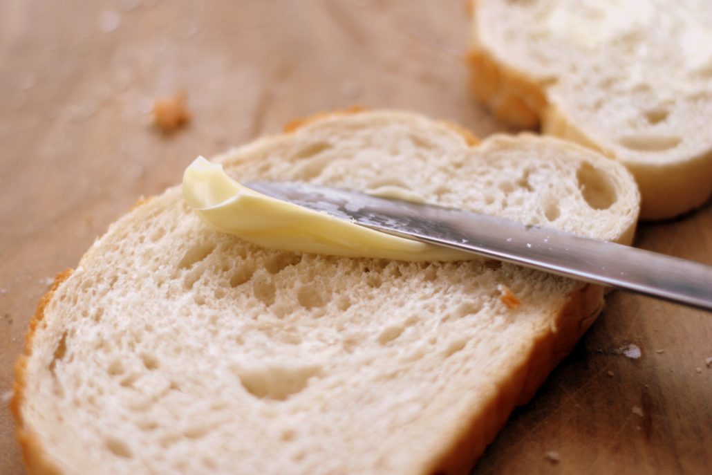 bơ ăn bánh mì
