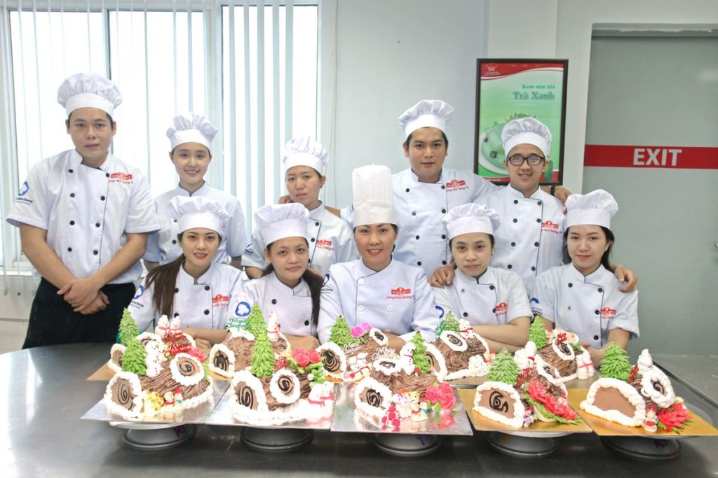 Học trang trí bánh kem chuyên nghiệp tại Nhất Hương