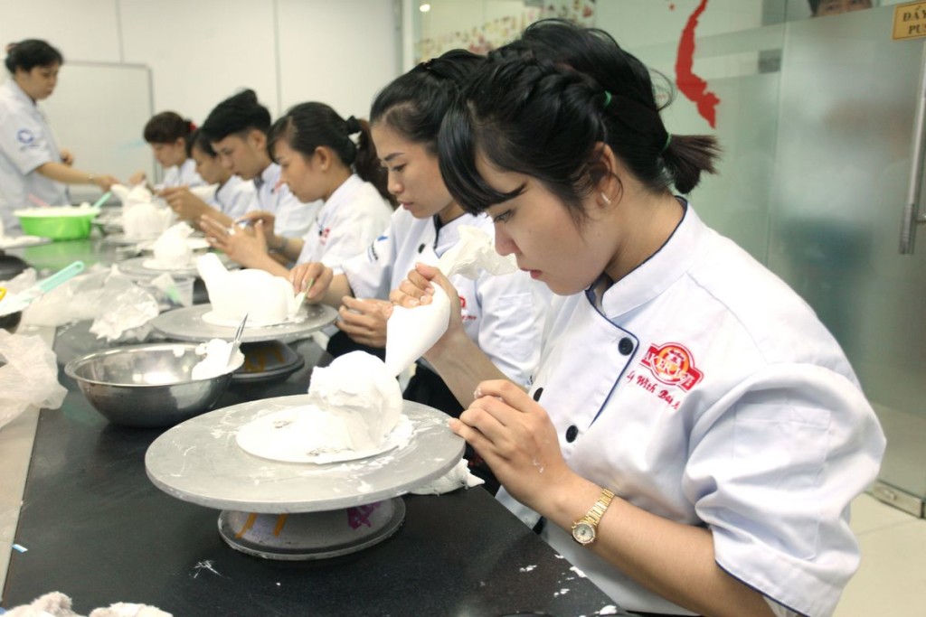 Học trang trí bánh kem chuyên nghiệp tại Nhất Hương